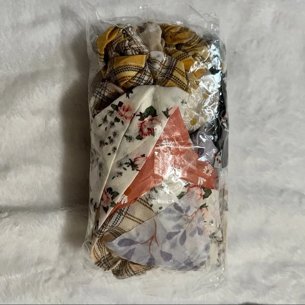 Set of 8 Scrunchie Scarfs - Picture 6 of 6